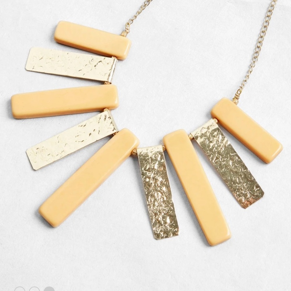 ModCloth statement necklace - Picture 3 of 6